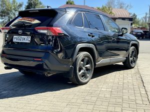 Toyota RAV4 (Черный) 2 л.