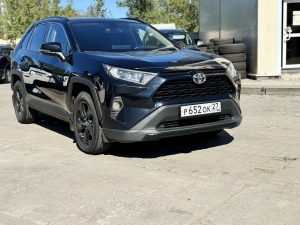 Toyota RAV4 (Черный) 2 л.