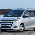 Toyota Noah Hybrid