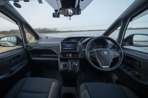 Toyota Noah Hybrid