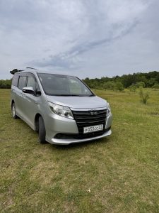 Toyota Noah Hybrid