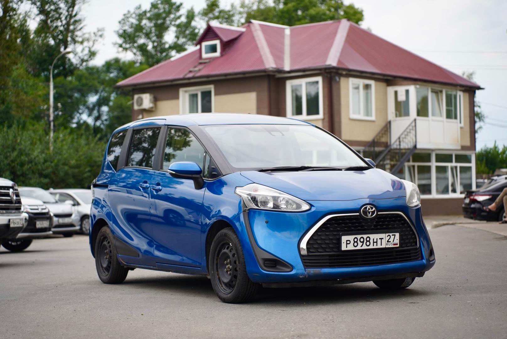 Toyota Sienta.