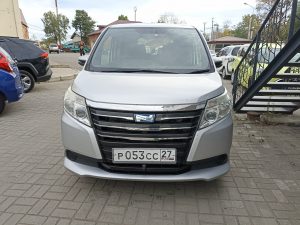 Toyota Noah Hybrid