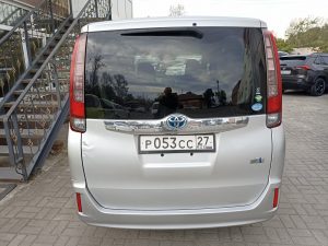 Toyota Noah Hybrid