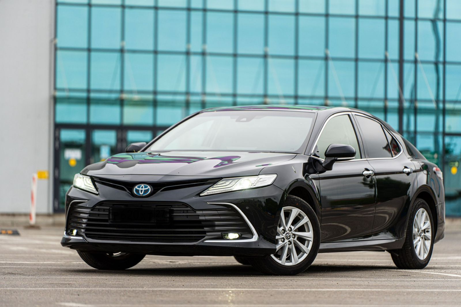 Toyota Camry (Черный) 2 л.