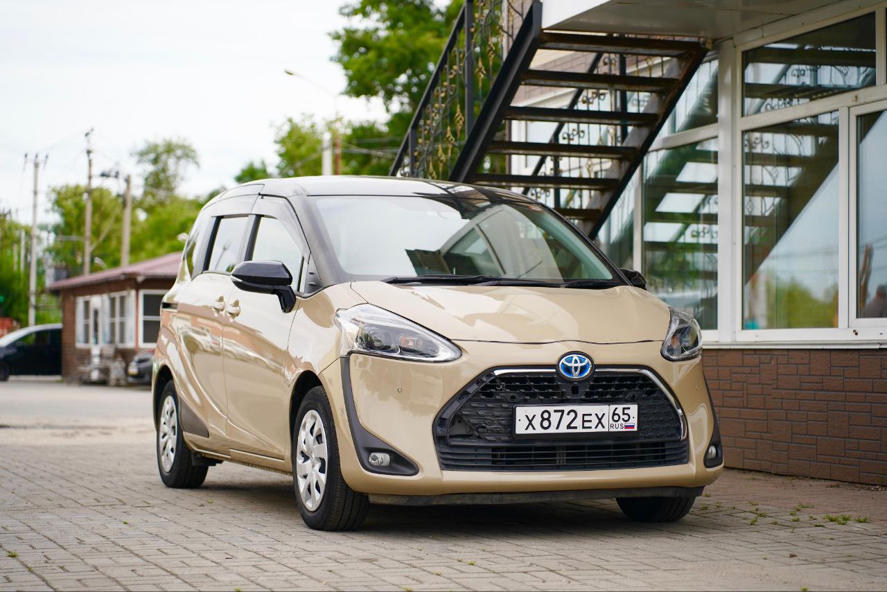 Toyota Sienta (5 мест)