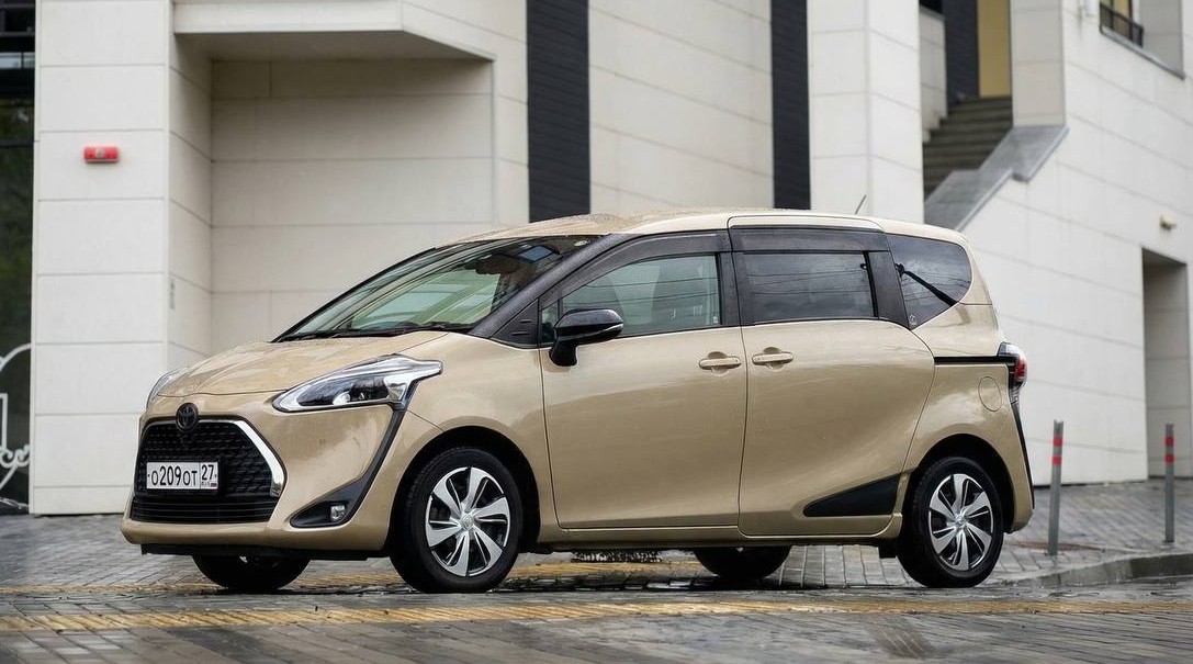 Toyota Sienta.