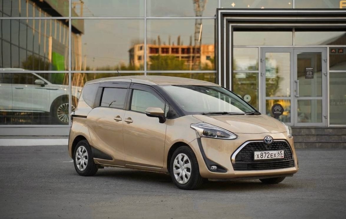 Toyota Sienta (5 мест)